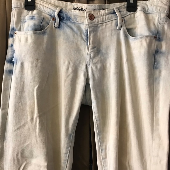 Women’s jeans, White-washed skinny with spots of deep blue - Picture 2 of 4